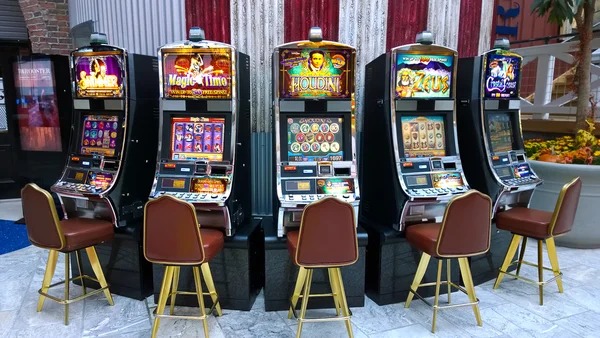 sctvpoker live-dealer studio with professional dealers and HD cameras